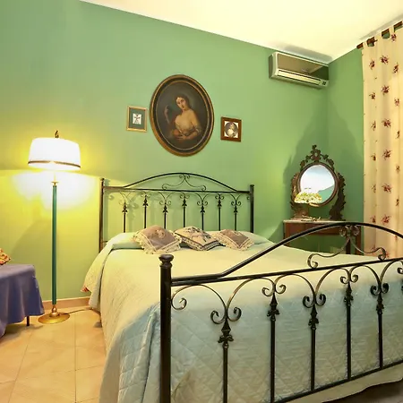 Lecce Guesthouse Bed and Breakfast 2*
